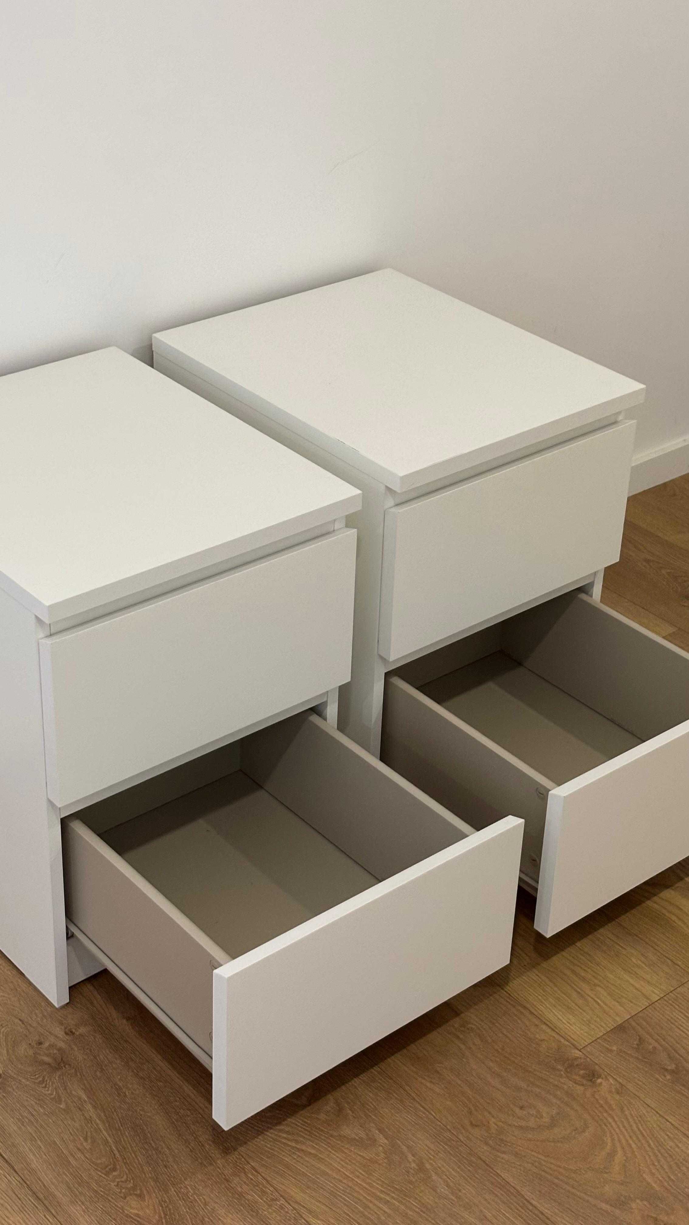 Conjunto com 2 mesas de cabeceira - IKEA (MALM)