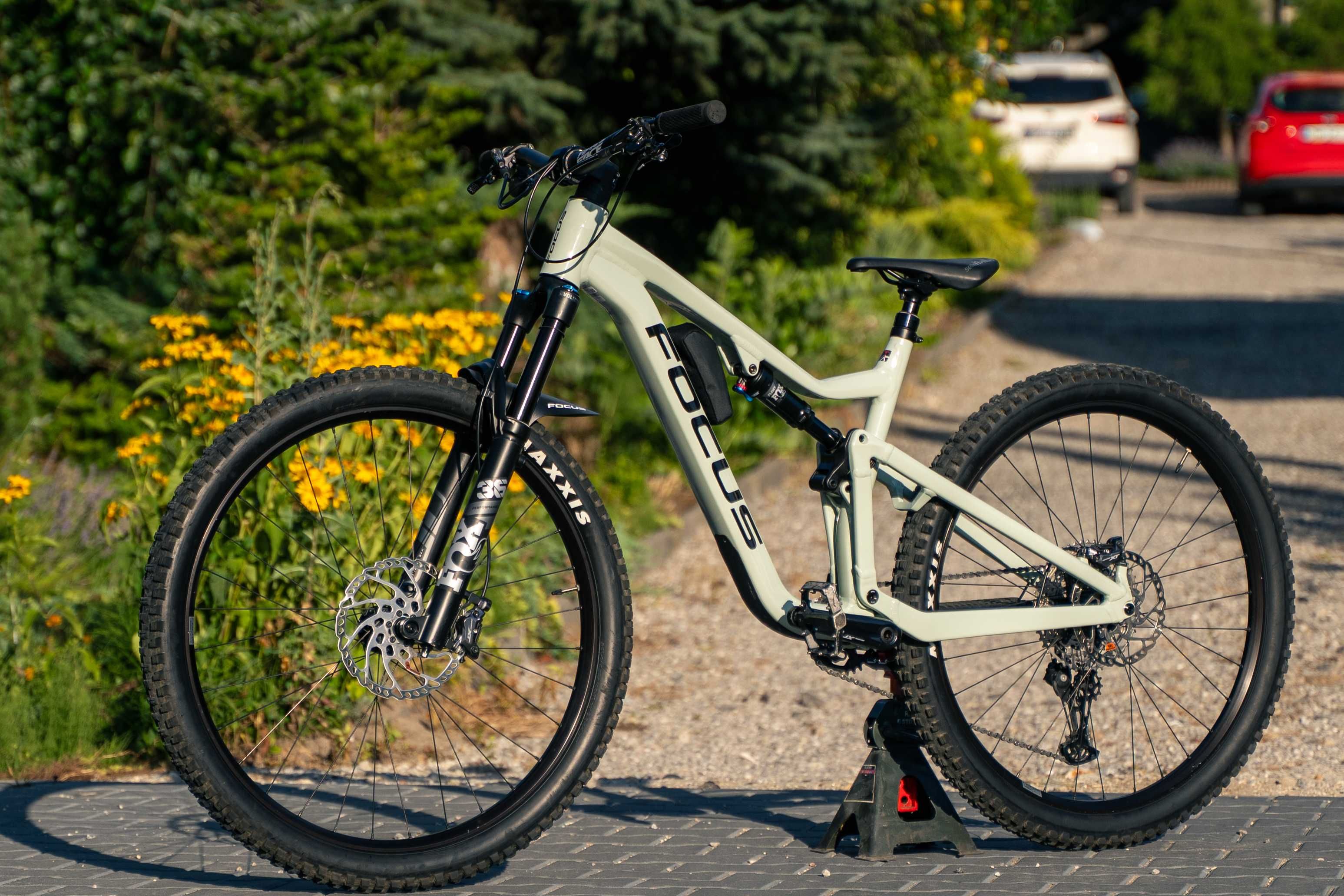 Focus Jam 6.9 2022 (Fox 36, Shimano deore xt, novatec, race face)