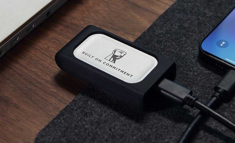 Зовнішній портативний накопичувач SSD Kingston XS2000 1TB внешний диск