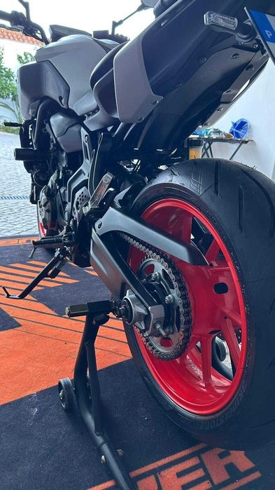 Yamaha MT-07 2020 – 35 kW no livrete, Linha Akrapovic Carbon