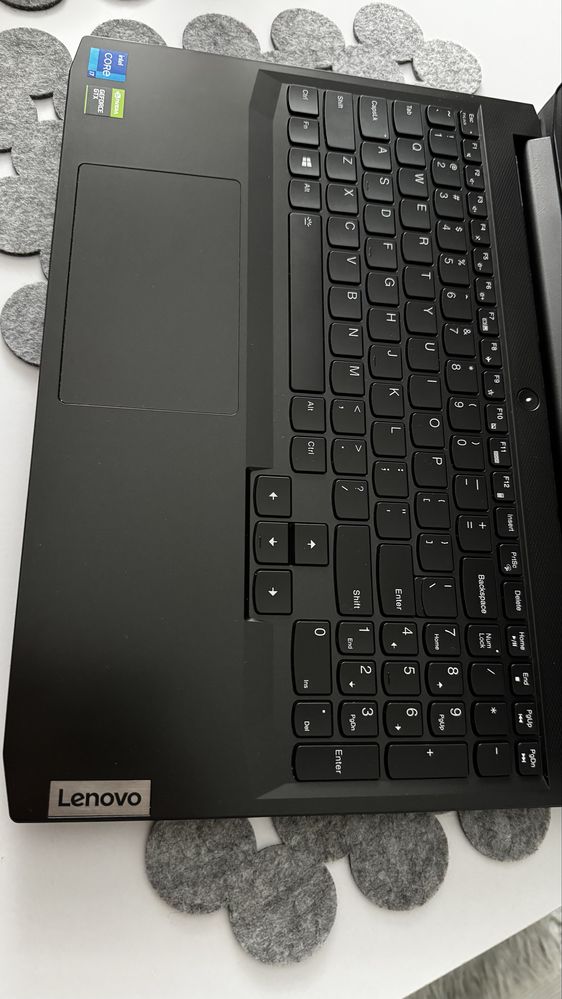 Laptop Lenovo IdeaPad Gaming 3 i7-11 gen GTX1650 8GB RAM 120 Hz