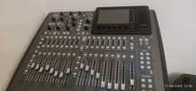 Mesa Digital Behringer X32 Compact entre outros instrumentos musicais