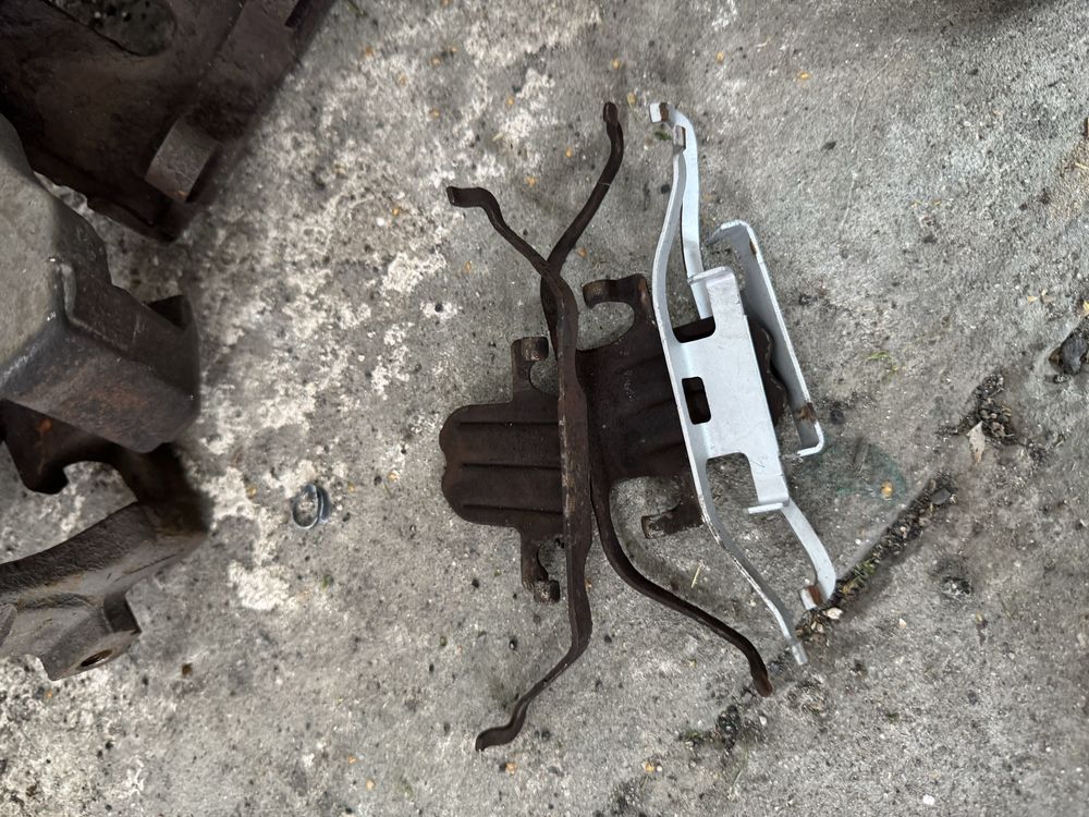 Zaciski hamulcowe BMW E90 E91 320d tył przód komplet 57/24 42/20