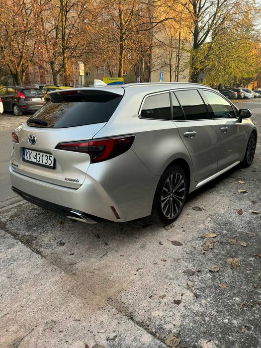 Toyota Corolla 1.8 Hybrid 140KM LIFT JAK NOWA!