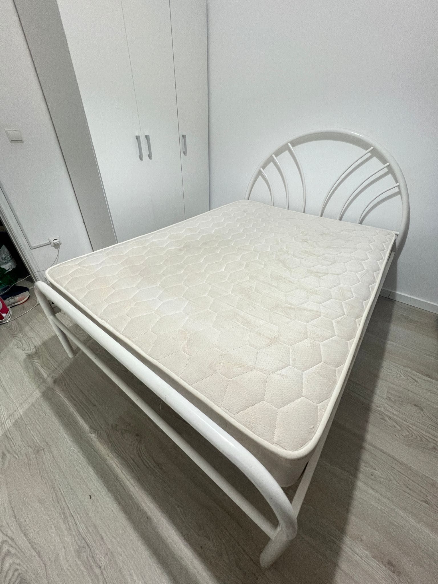 Cama de casal e com colchão