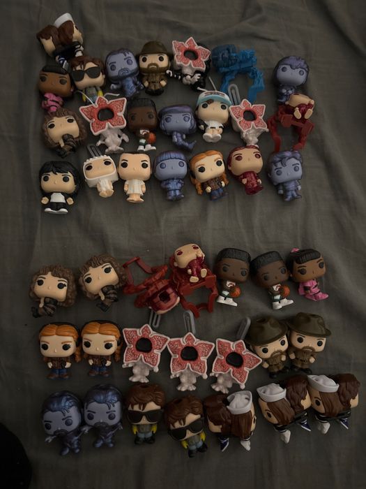 kinder joy stranger things фігурки