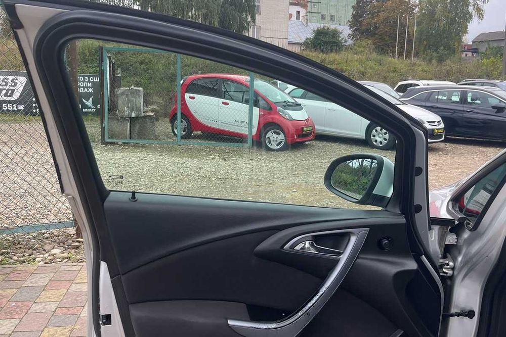 Opel Astra 2013 рік