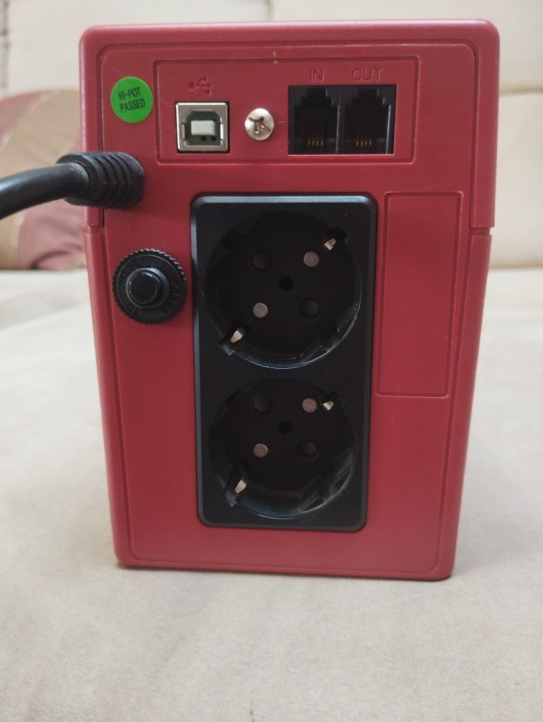 UPS Salicru SPS ONE 900VA (bateria nova maior do que a original)
