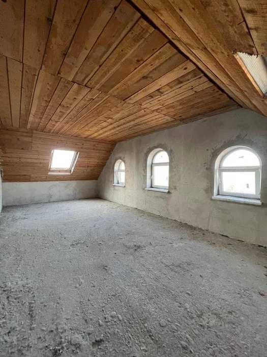 Будинок в передмісті 200м² / 12 соток / Гараж
