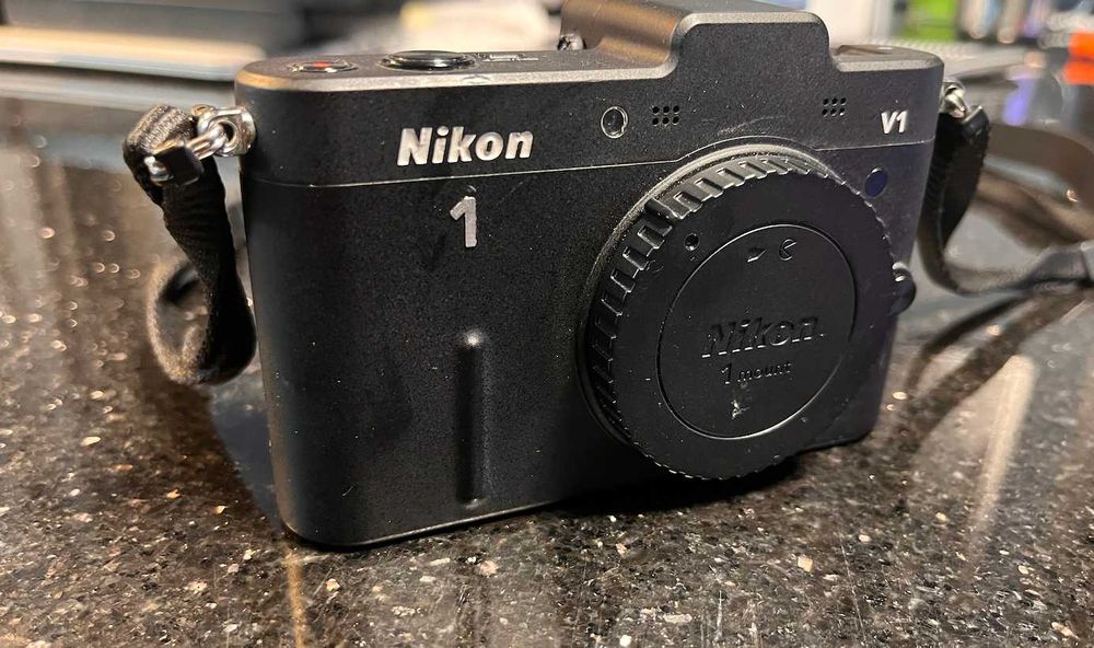 Nikon 1 v1 - body, ladowarka, błąd obiektywu