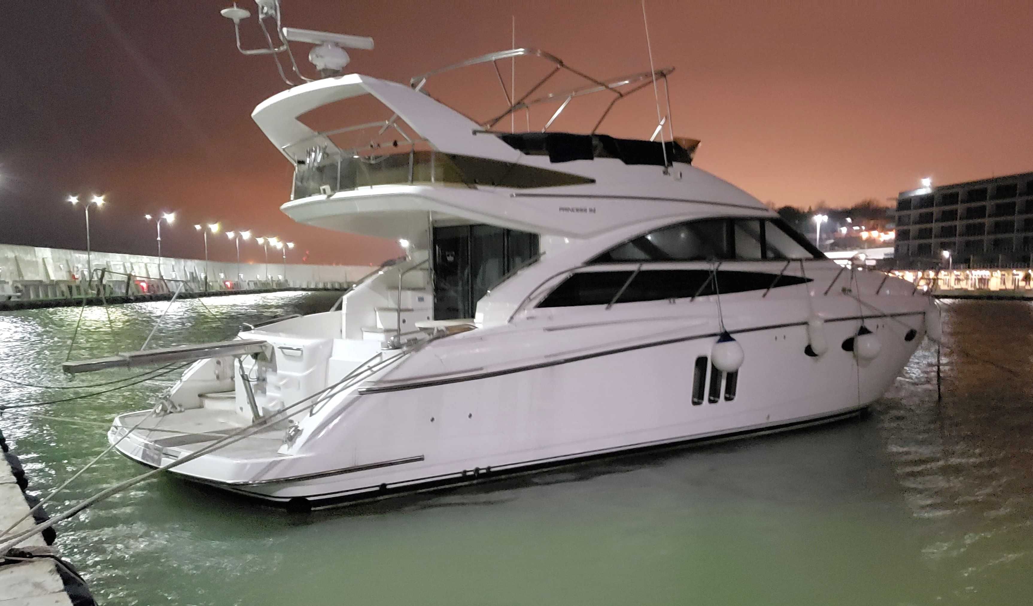 PRINCESS 54 Flybridge ( Принцесс 54 с Флайбриджем ) моторная яхта