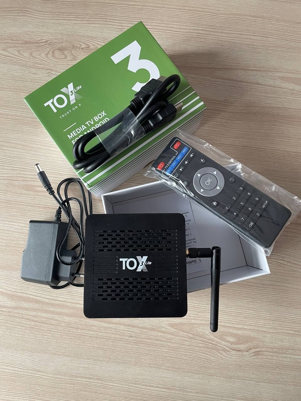 Смарт ТВ приставка TOX3 Lite 4/32 Smart TV Box