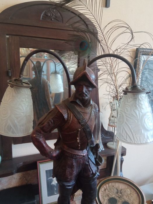 Candeeiro muito antigo, de bronze