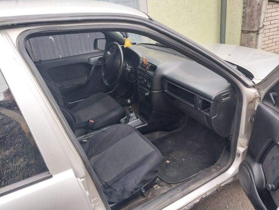 Продам  Opel Vectra A 1.6(моноинжектор)1990