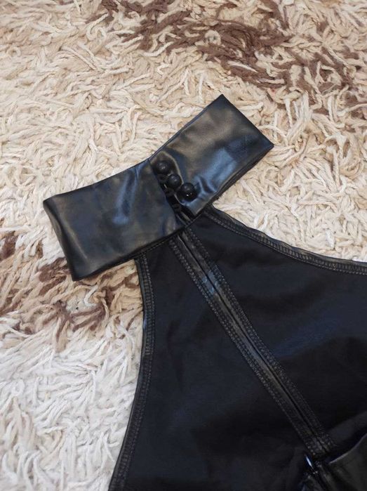 Відверта кожаная Сукня відкриті плечі Шкіряна Мини Платье Лак кожа