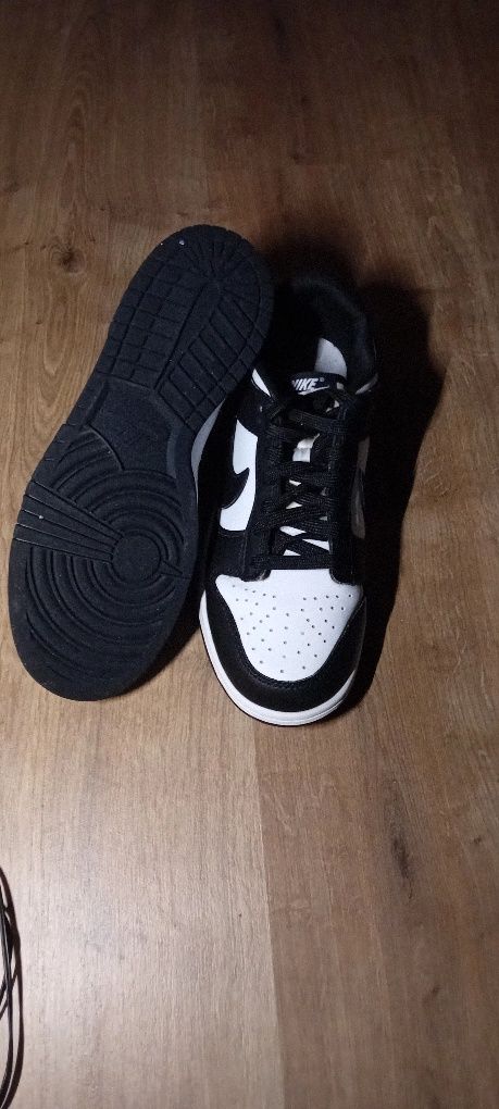 Nike Dunk Low Panda - Tamanho 40