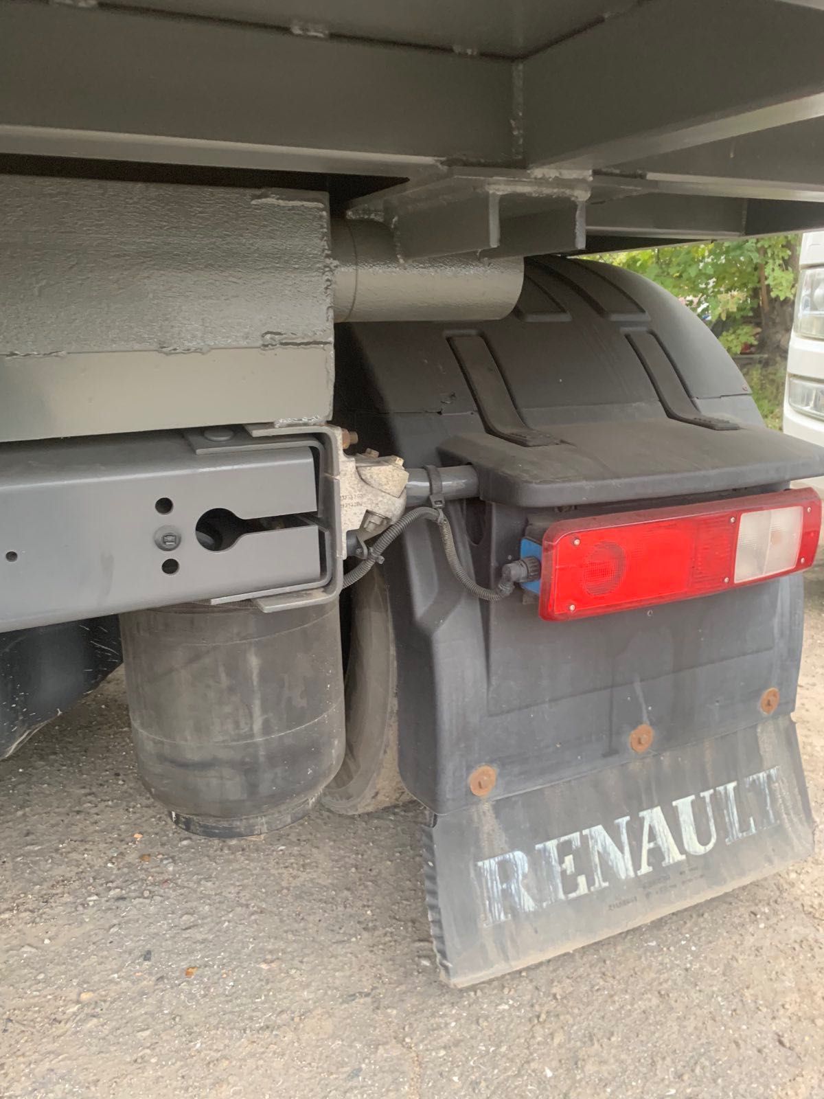 Продаж Renault Premium 2013