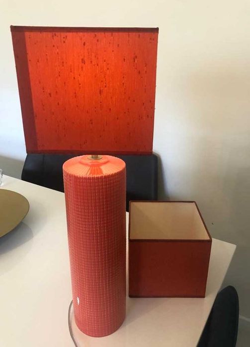 candeeiro laranja em cerâmica com oferta de outro abajur