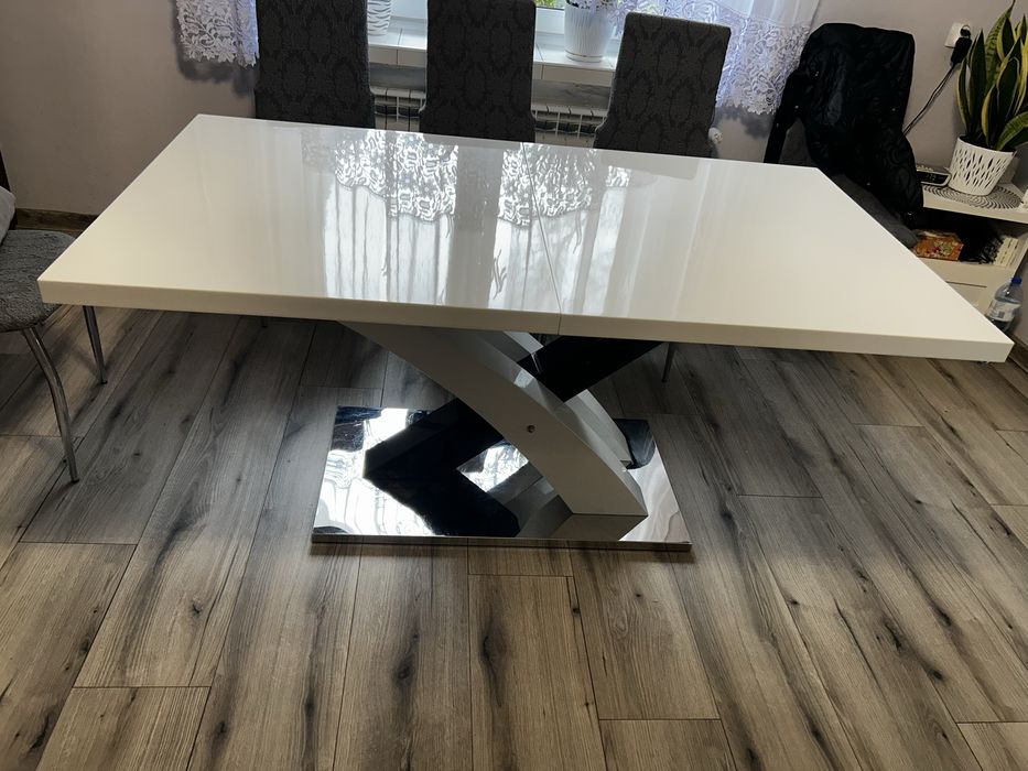 Stół rozkładany biały