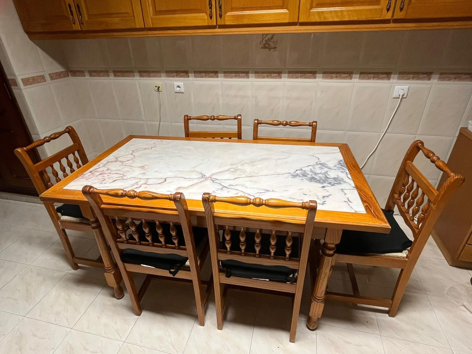 Mesa rústica mármore alentejano e carvalho  com 6 cadeiras de carvalho