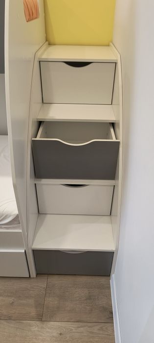 Łóżko piętrowe ze schodkami + materace visco