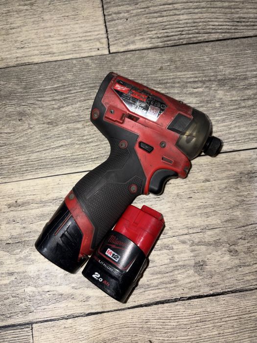 Zakrętarka Milwaukee M12 + 2 akumulatory 2ah