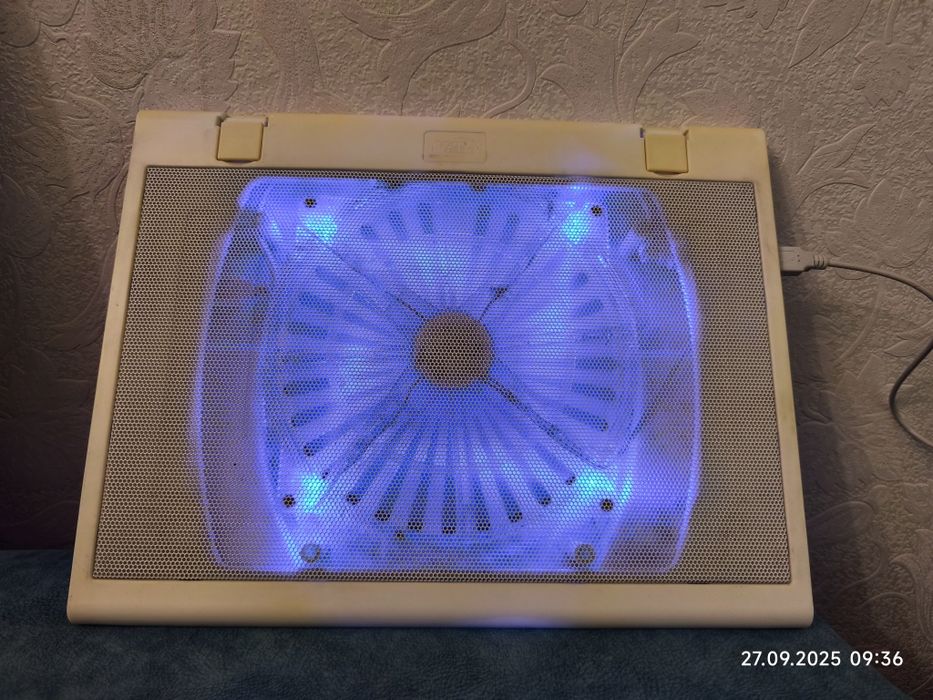 Підставка під ноутбук з охолодженням DeepCool