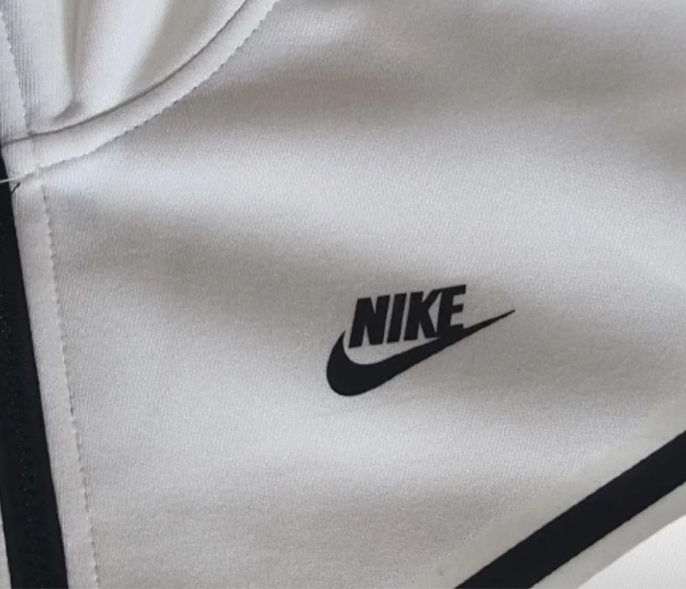 Oryginalny dres sportowy Nike Tech Fleece