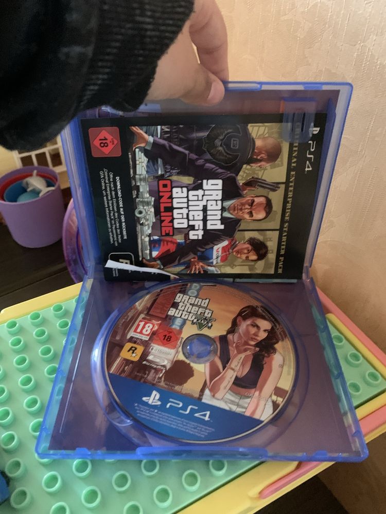Диск GTA 5 на PS4