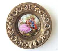 Fascinante aneleira em bronze com medalhão de porcelana pintada