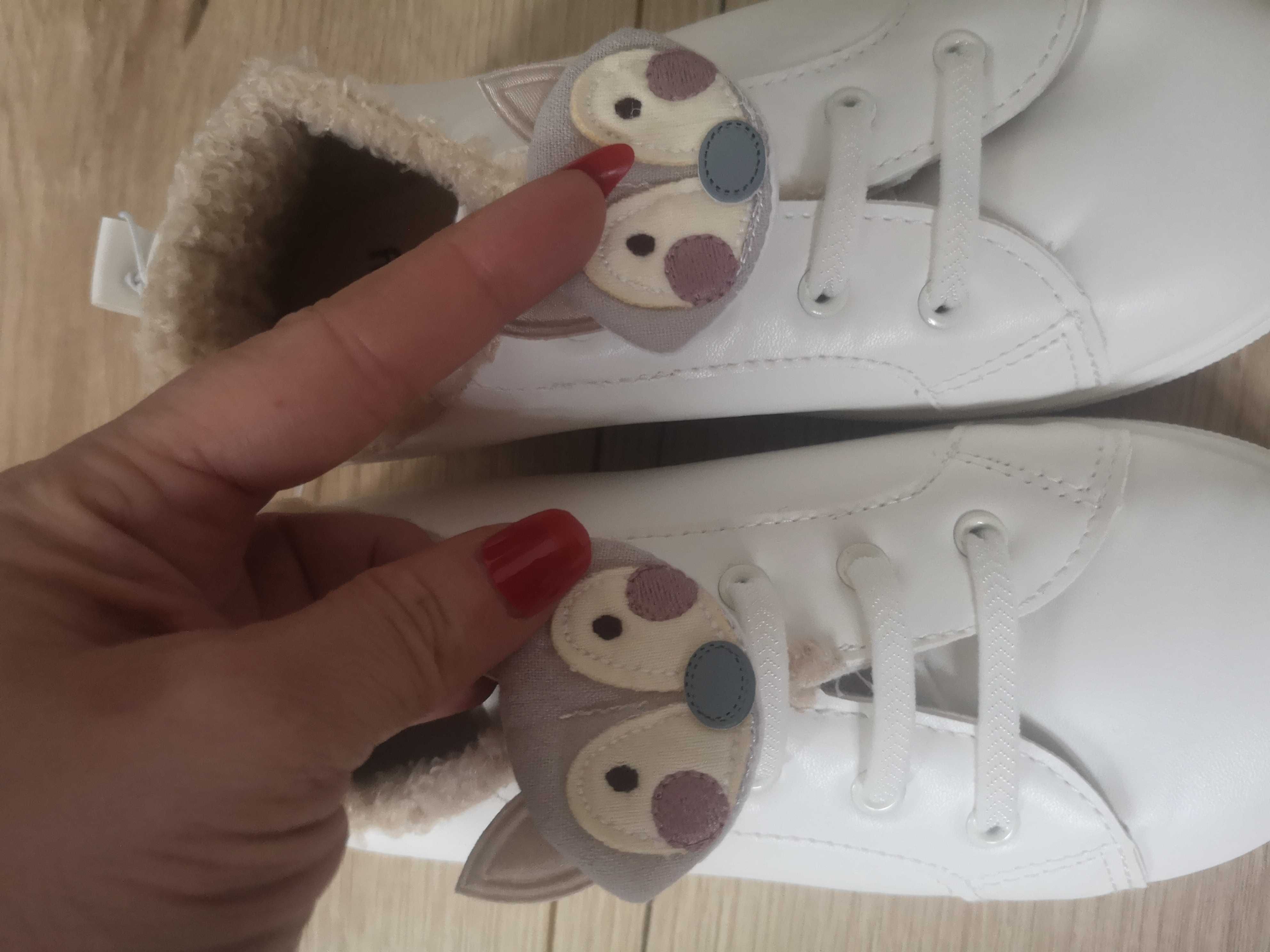 NOWE Buty dla dziewczynki 34 rozm ocieplane sneakersy białe futerko