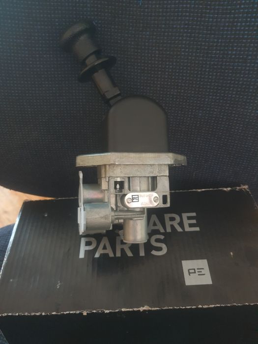 Кран ручного тормоза Мерседес