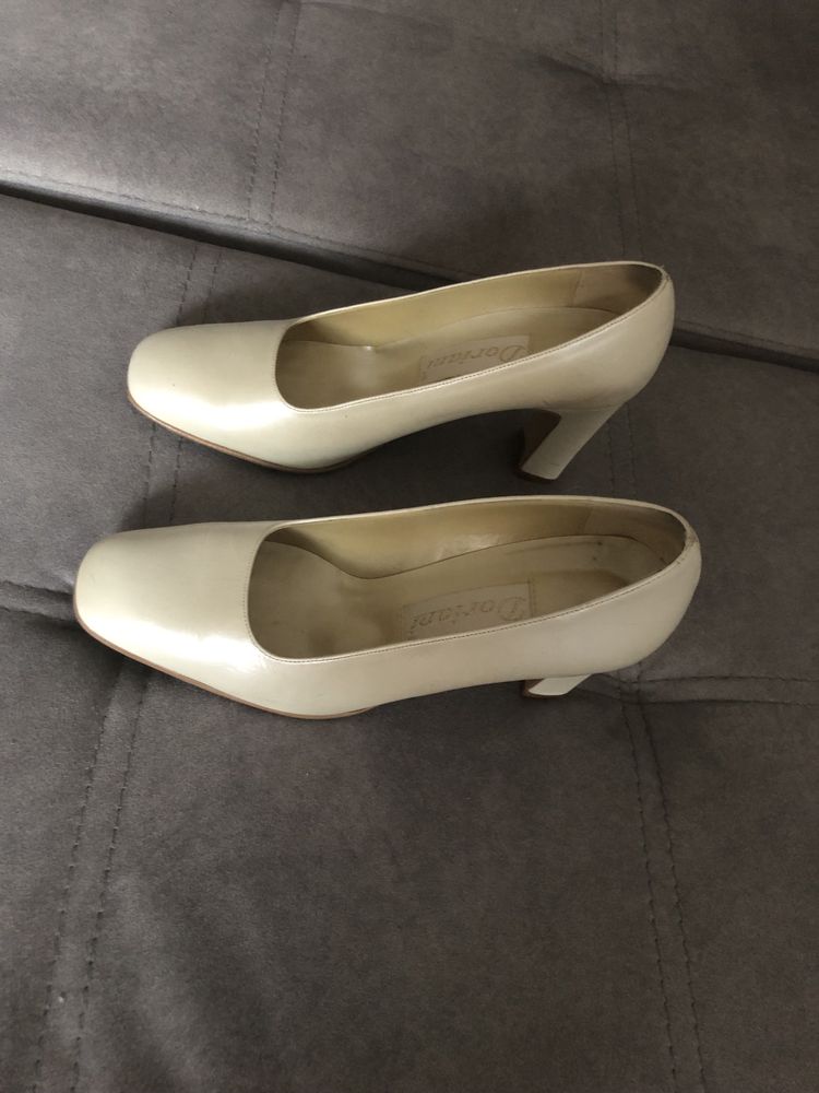 Sapatos brancos que podem ser para noiva n 36 Doriani pronoivas