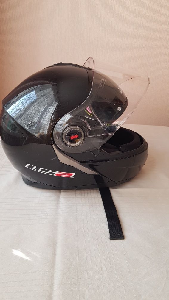 Мотошолом LS2 FF386  Gloss Black - це стильний і функціональн