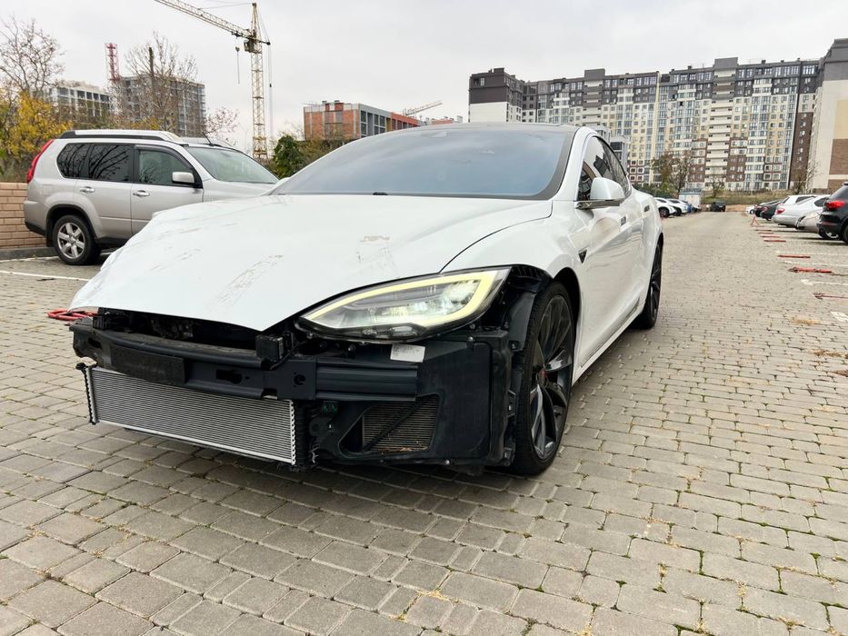 Тесла модел с рестайлинг