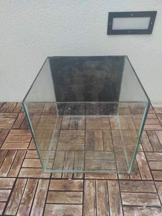 Aquário cubo 60L