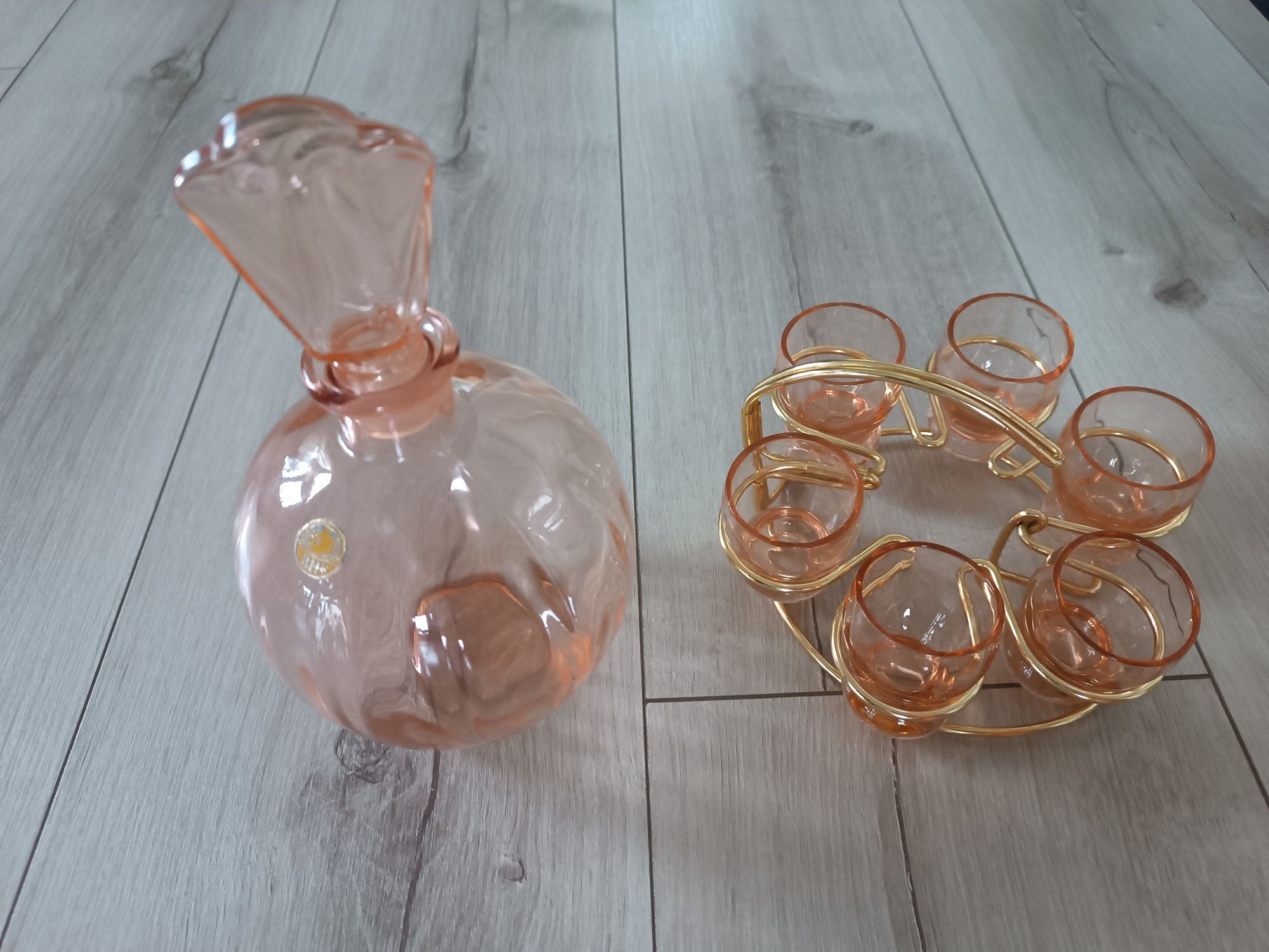 Karafka rozalinowa z kieliszkami