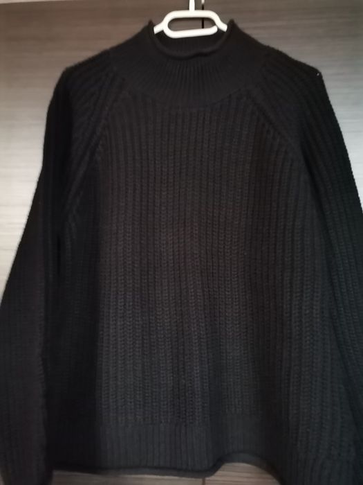 Czarny ciepły sweterek rozmiar xl.
