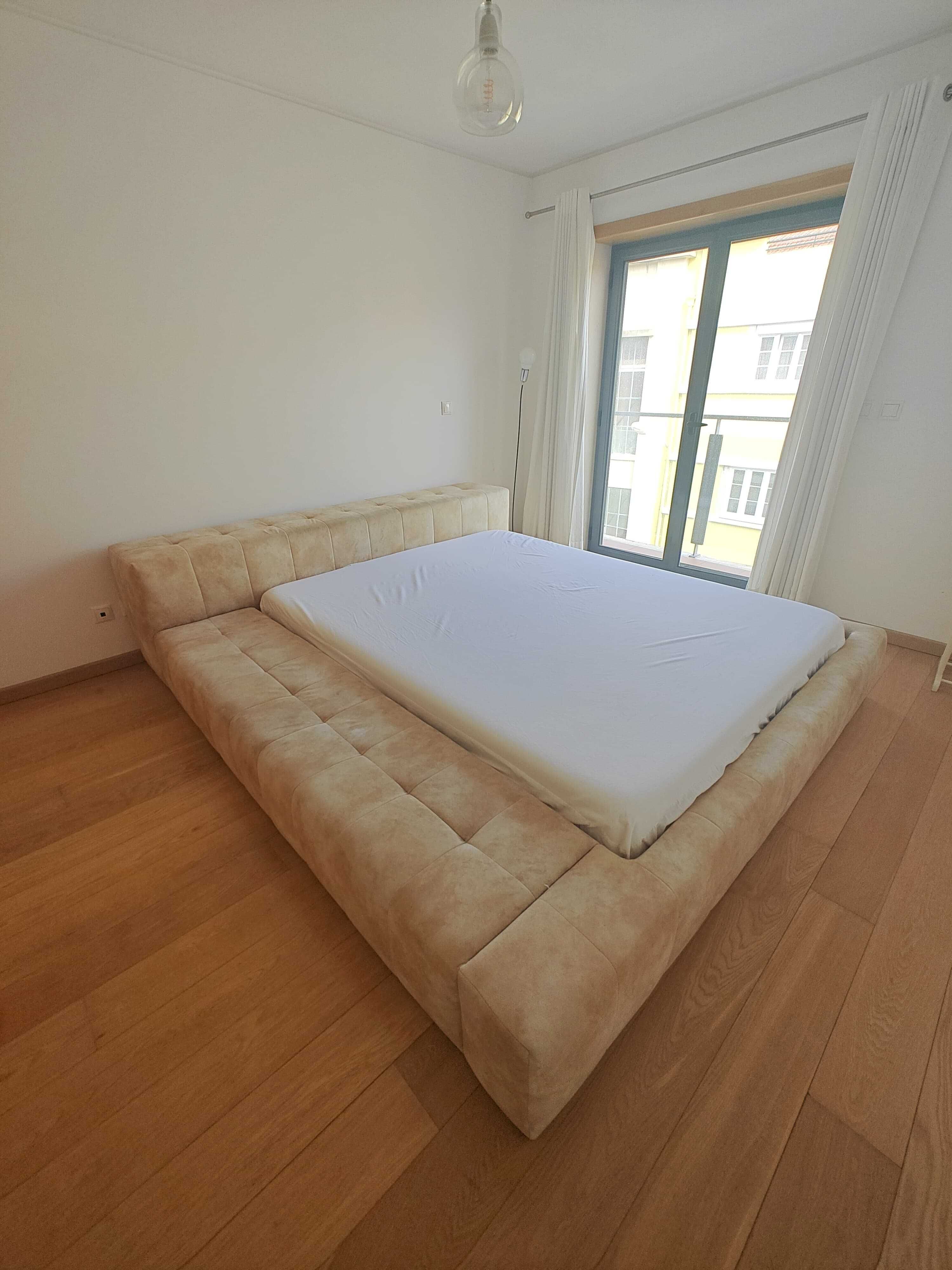 Cama de casal com colchão