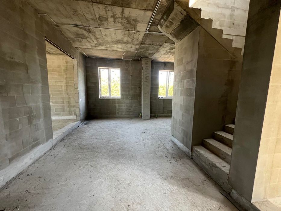 Продаж будинку - передмістя   Львова с. Зимна Вода 185 м2. Діл 8 сот.