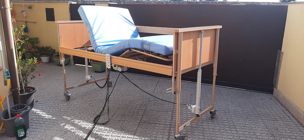 Cama articulada elétrica e elevatória hospitalar BURMMIER