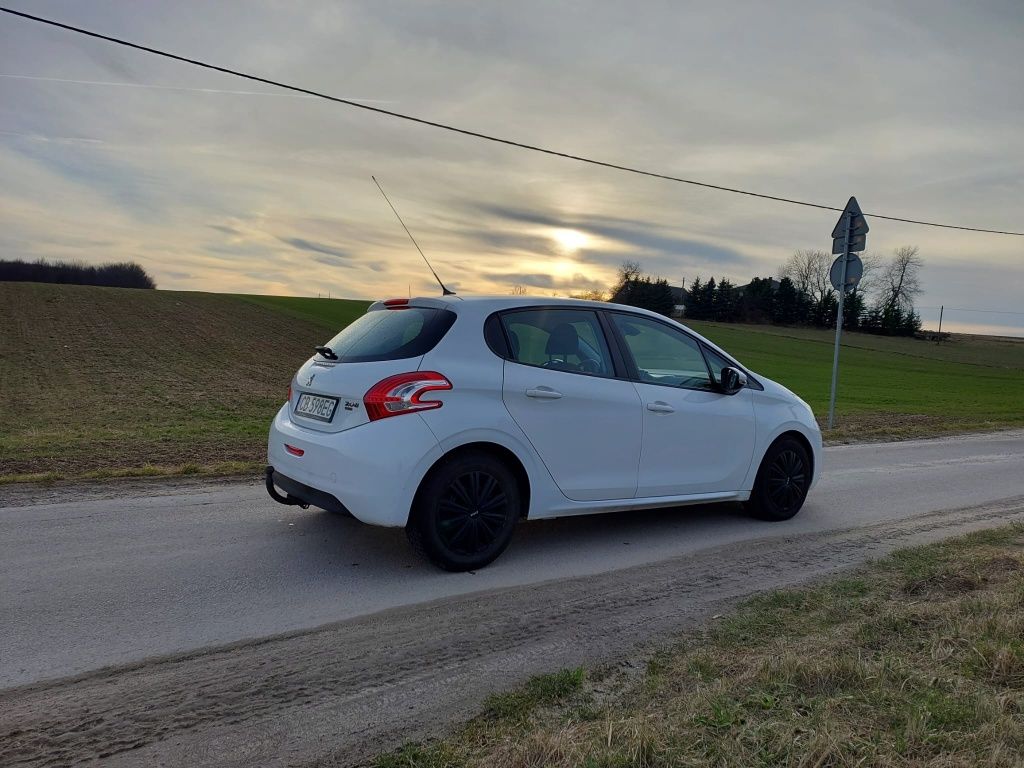 Peugeot 208 1.6 euro 5