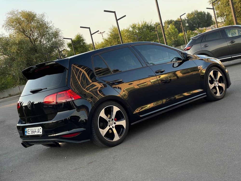 Volkswagen Golf GTI 7