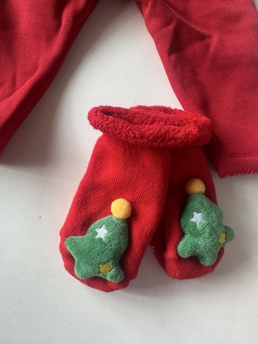 Новорічні штани з шкарпетками бренду C&A 6-9 міс ( 74 )