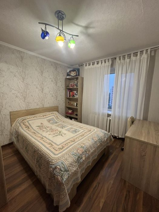 Продаж 4 кімнатної квартири .вул Незалежеості