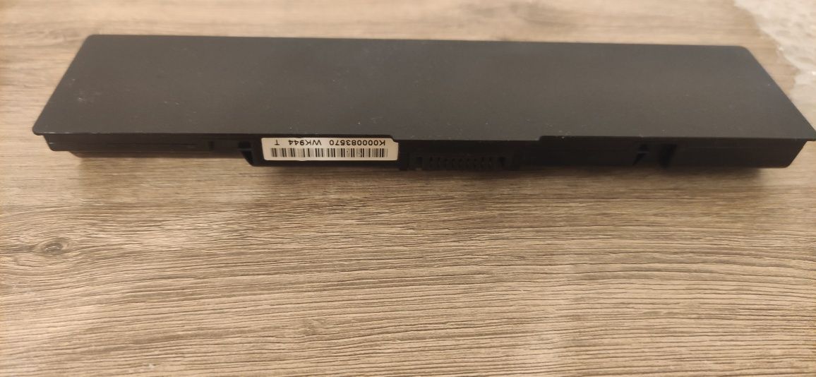 Bateria do laptopa Toshiba. Uszkodzona. Stan na zdjęciu.