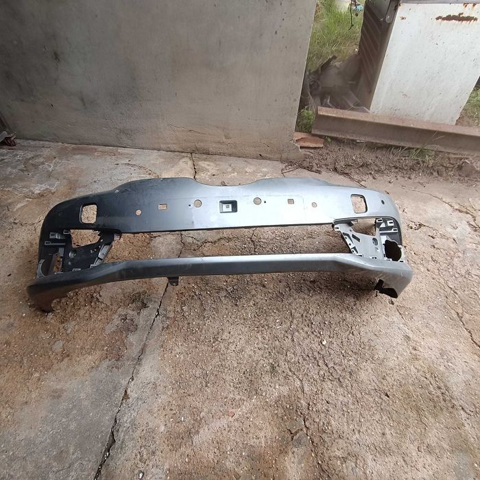 Parachoques frente Auris