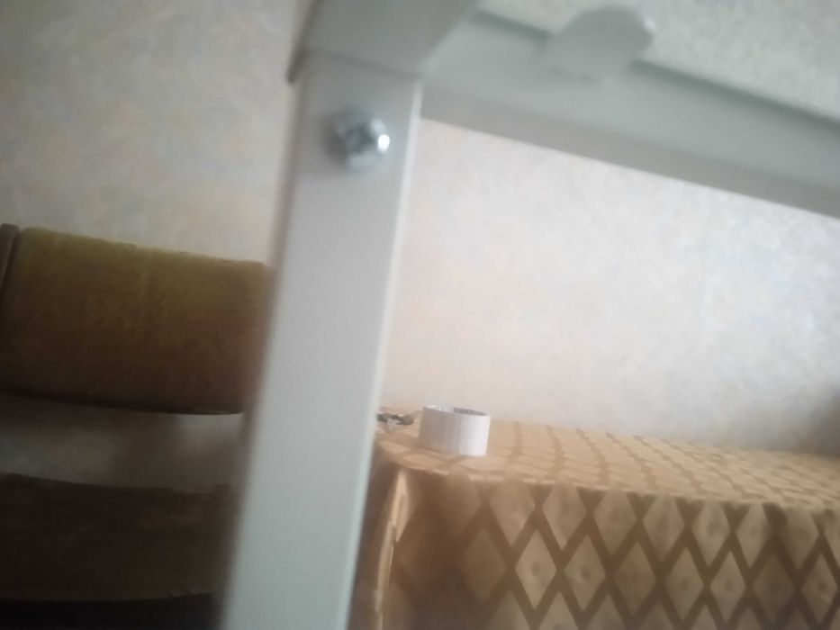 Стол стеклянный небольшой с полкой,  для ноутбука и др.