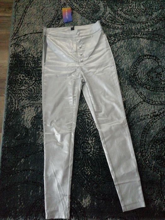 Nowe spodnie błyszczące legginsy