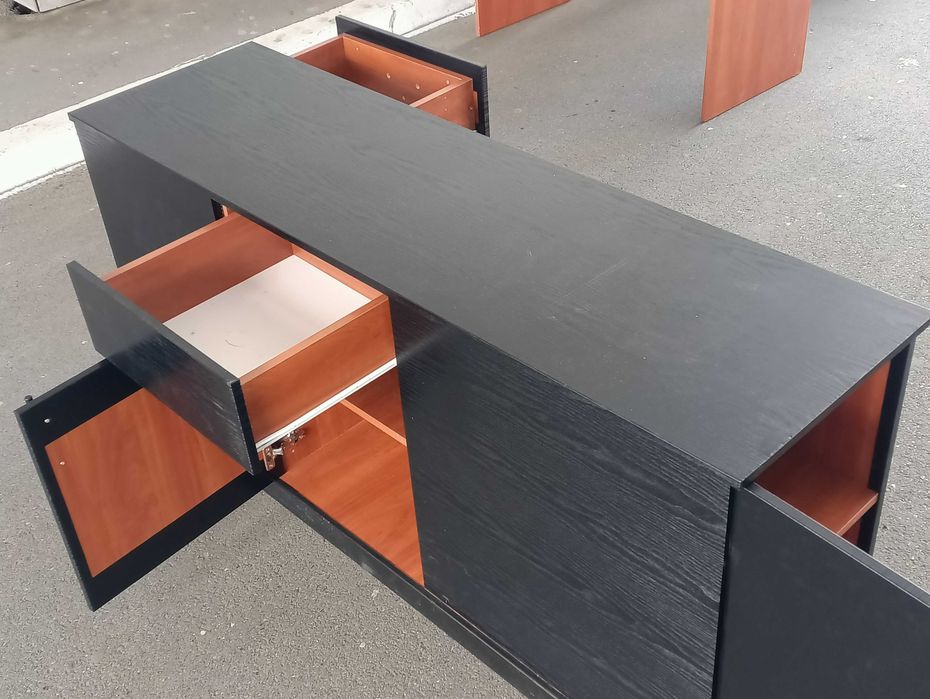 Комод с ящиками и дверцами  для офиса или дома